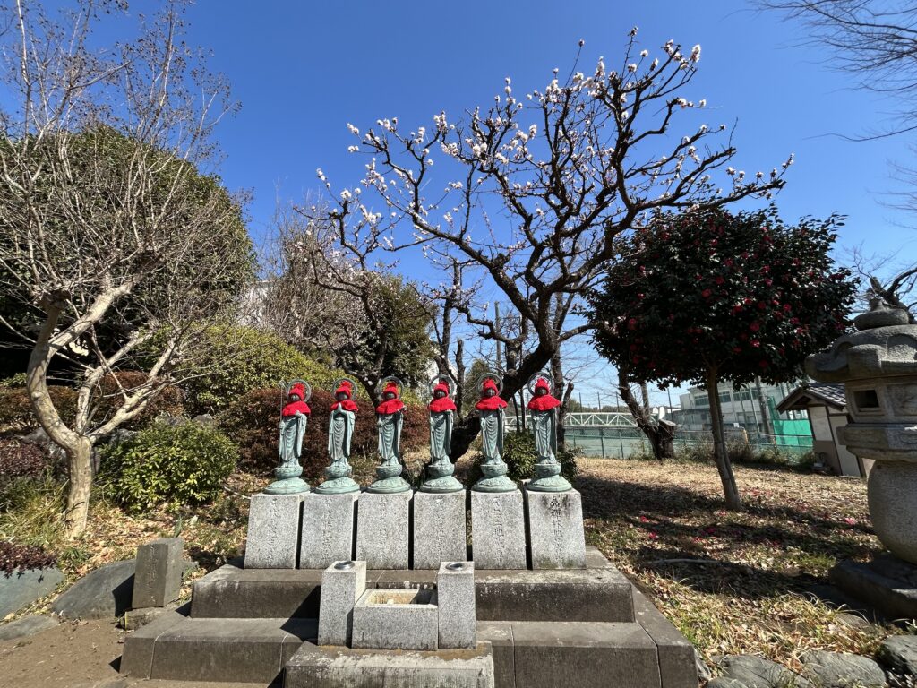 長王寺　お地蔵さまと梅の木