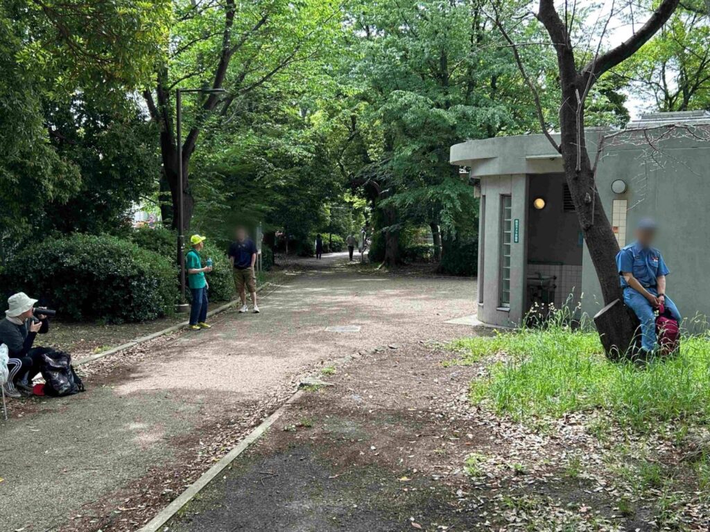 休憩する参加者の方々
