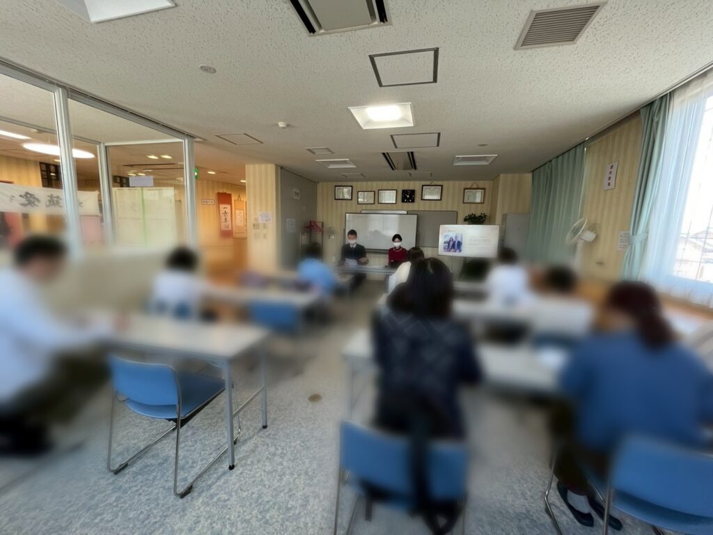 広義の様子。たくさんの受講生の方々。
