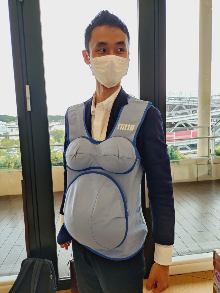 妊婦体験ジャケット着用中
