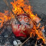 滝ヶ谷戸自治会どんど焼きでお焚き上げされるダルマ