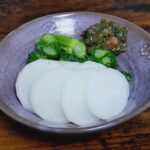 菜の花と大根のおひたし（梅肉と大葉のソース添え）