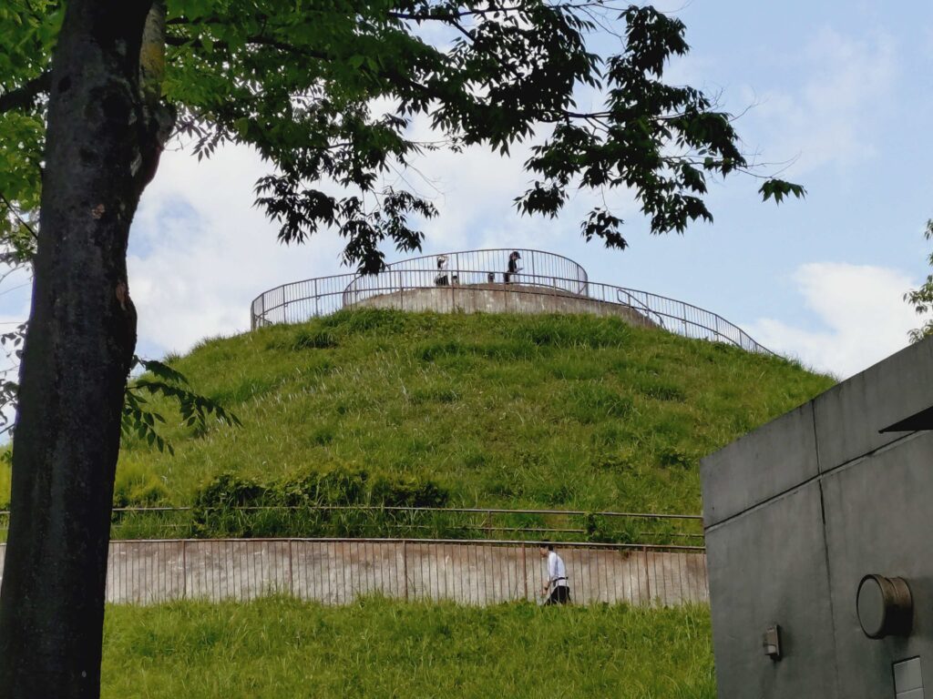 川和富士に登る人々