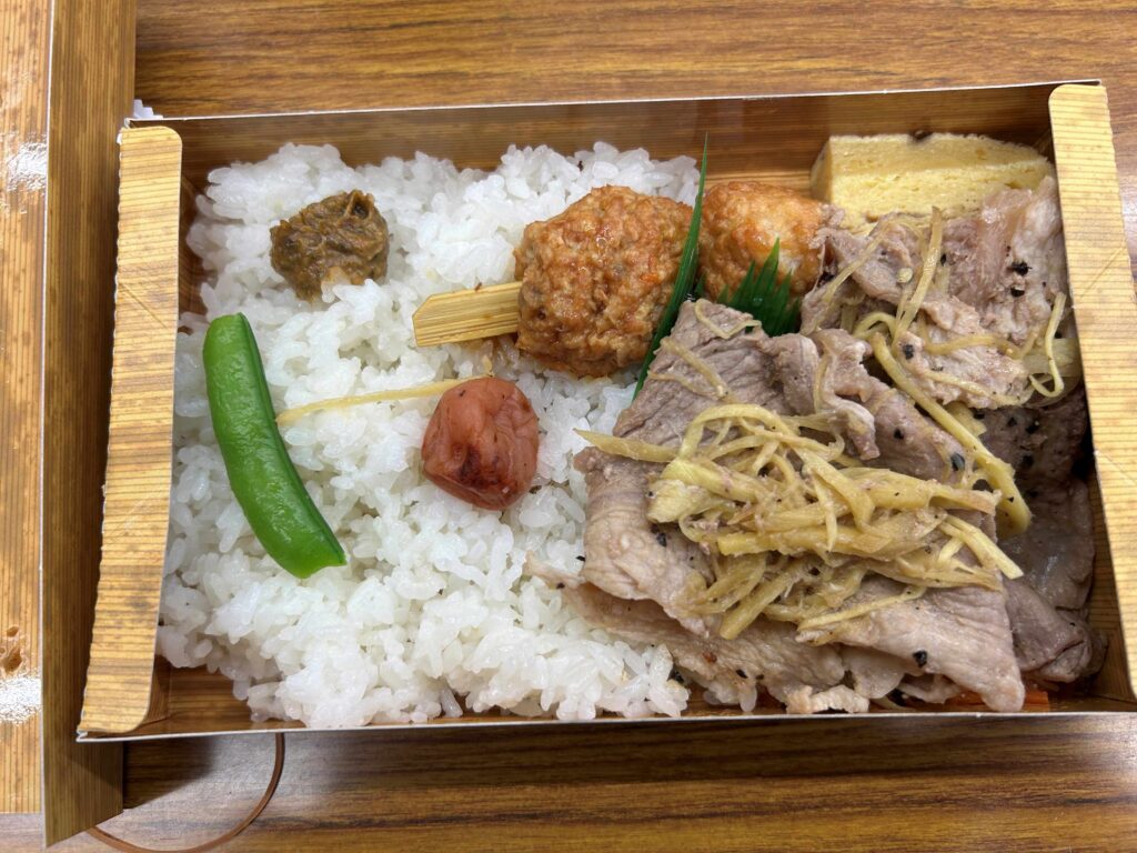懇親会でいただいた生姜焼き弁当