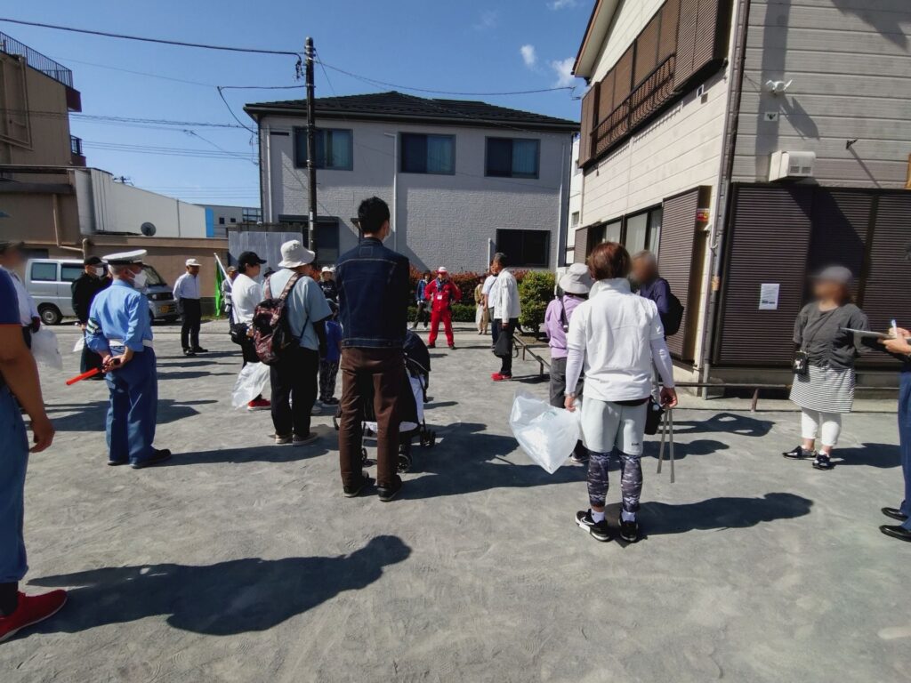 下藪根公園に集合する参加者